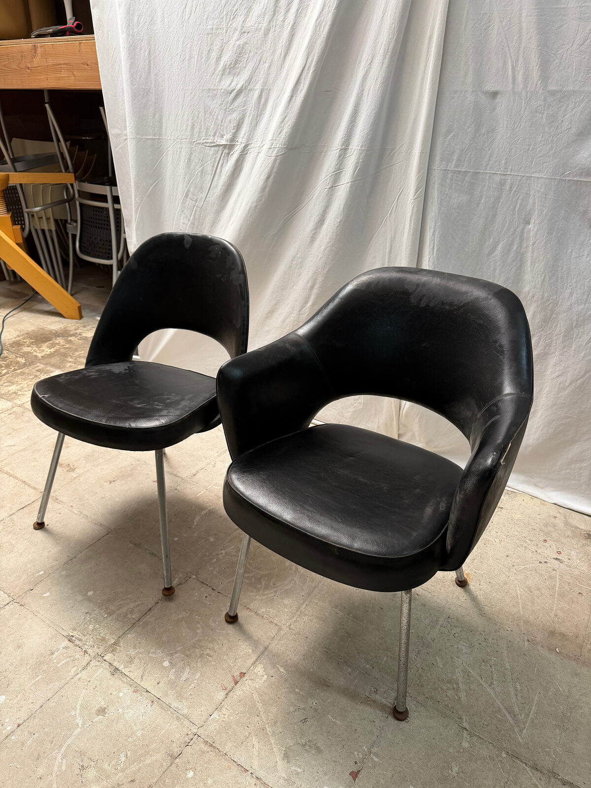 2 stoelen zwart Knoll